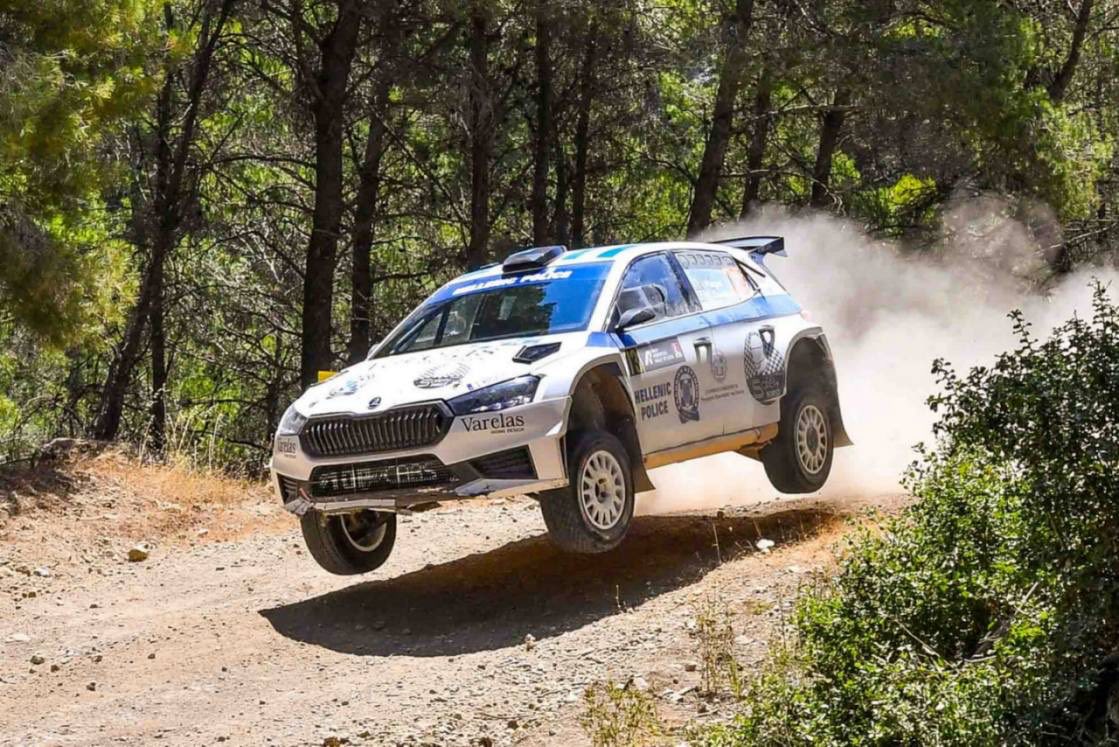 Ο Μεσσήνιος Αστυνομικός Γιάννης Πλάγος, μέλος της Ένωσής μας, στην κορυφή των Ελλήνων οδηγών στο Rally Acropolis 2025